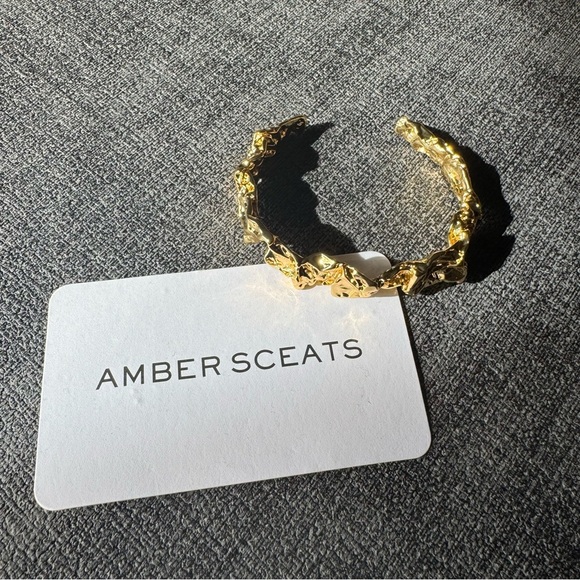 Amber Sceats Emery Cuff - Hammered gold over brass Bracelet - Picture 15 of 15